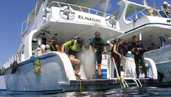 Dive boat El Naghi at South Point